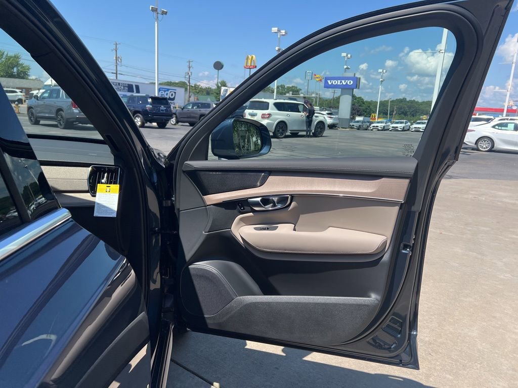 New 2026 Volvo XC90 B6 Plus w/ Protection Package Premier image 38