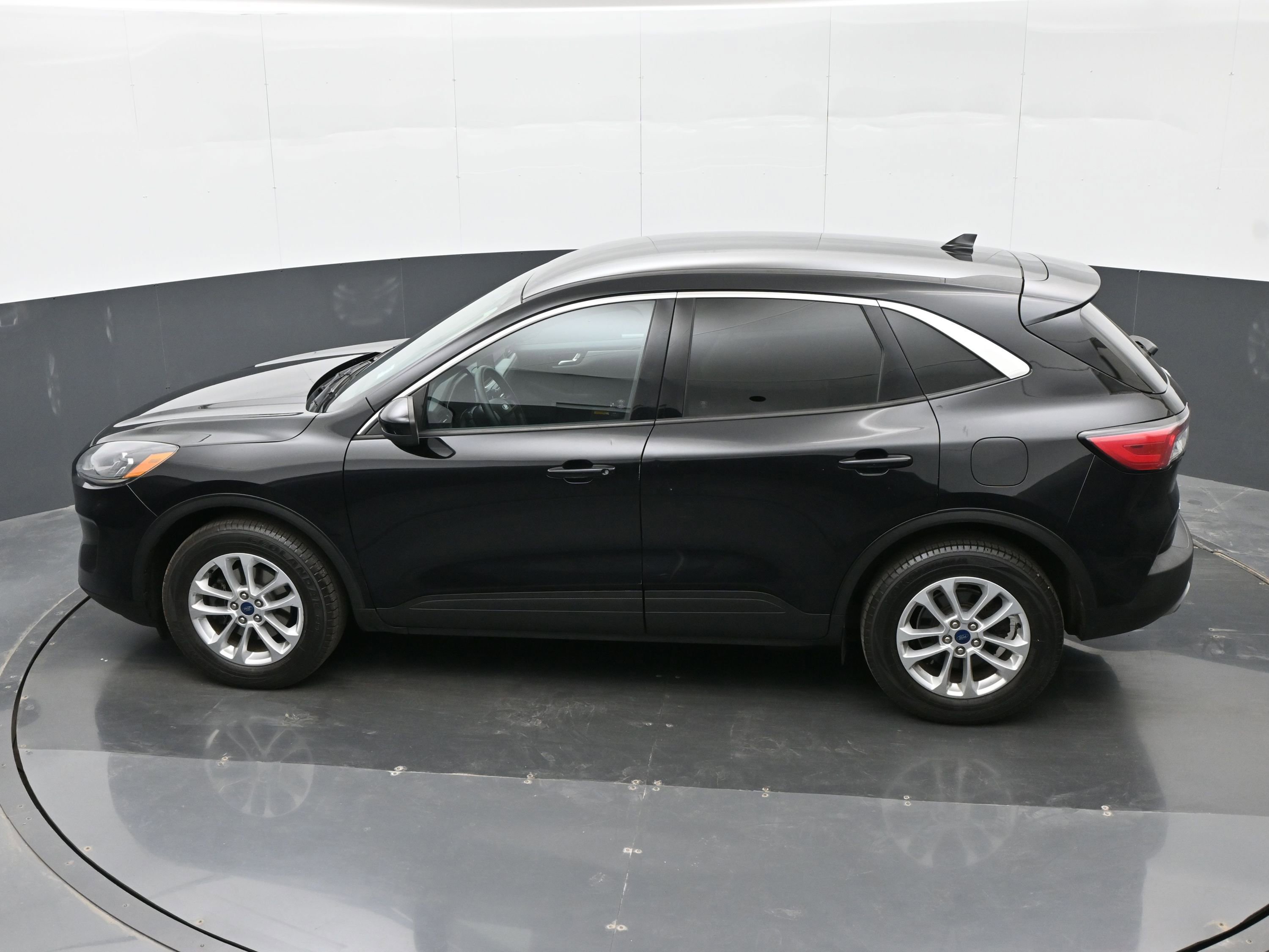 Used 2020 Ford Escape SE image 37