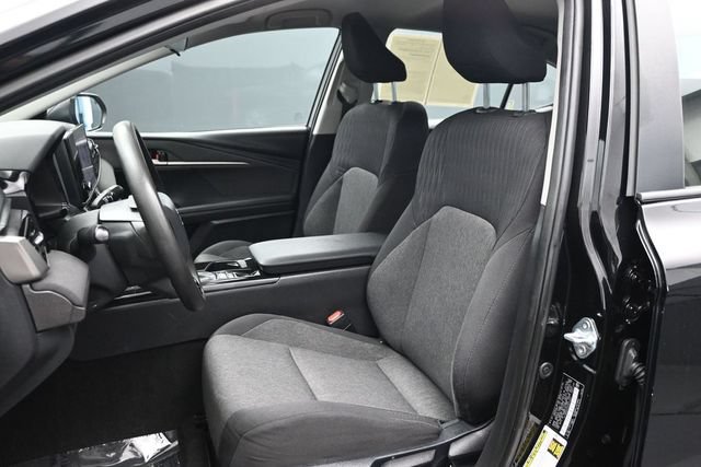 Used 2025 Toyota Camry LE FWD image 5