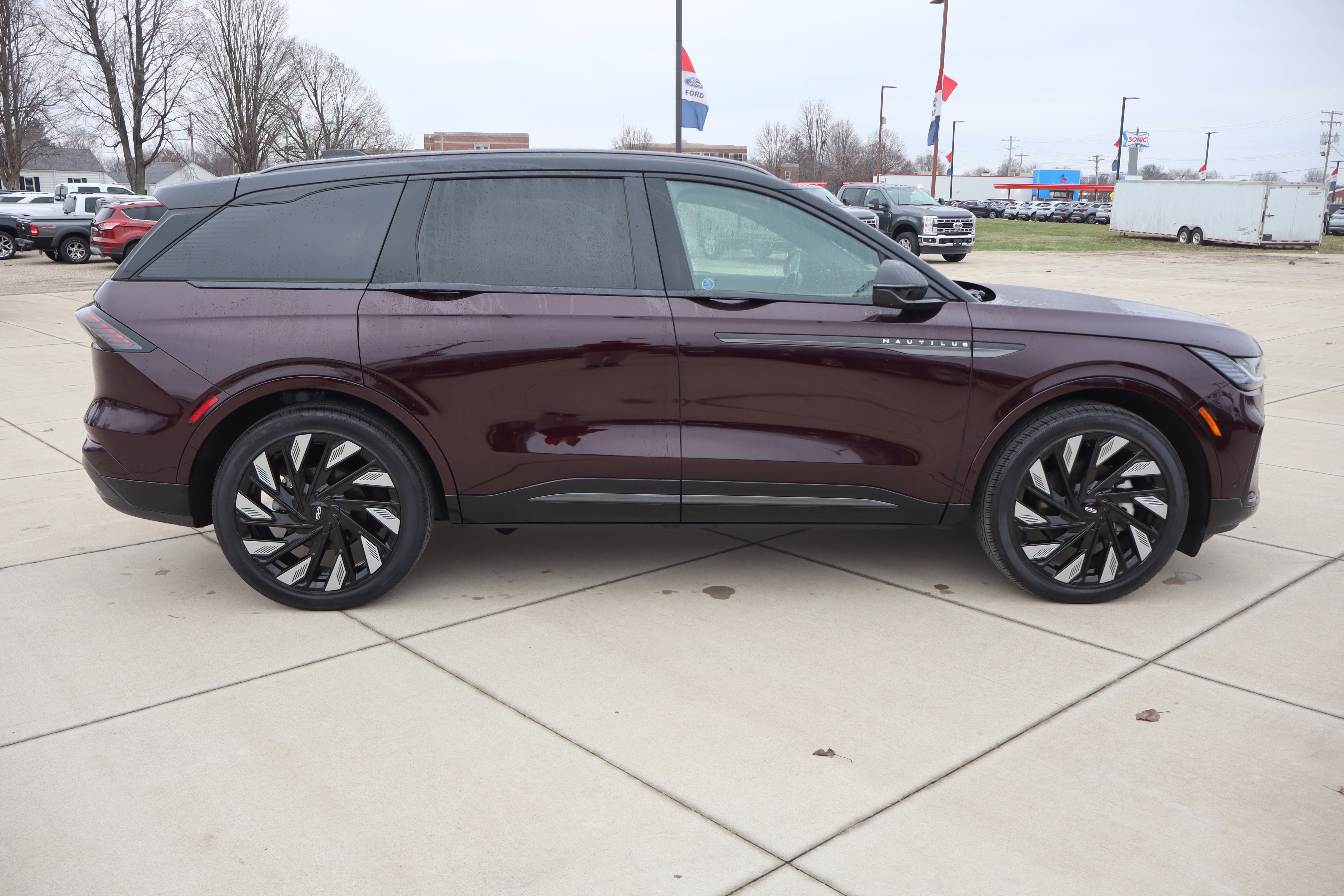 Used 2024 Lincoln Nautilus Reserve w/ Equipment Group 202A image 5