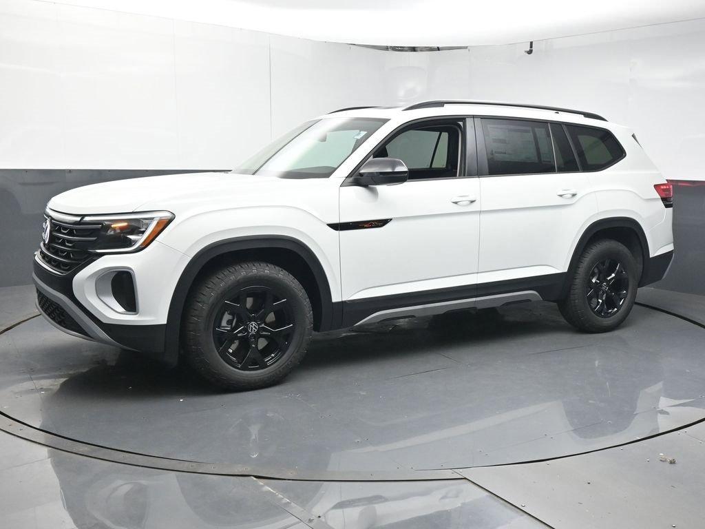 Used 2025 Volkswagen Atlas Peak Edition SE image 4