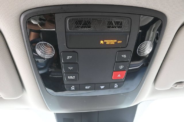Used 2025 Kia Carnival EX FWD image 29