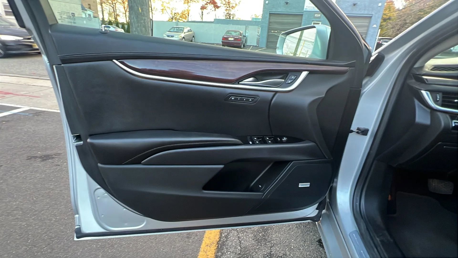 Used 2016 Cadillac XTS Luxury image 21