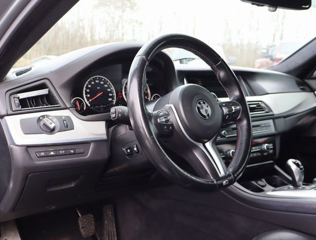 Used 2015 BMW M5 image 14