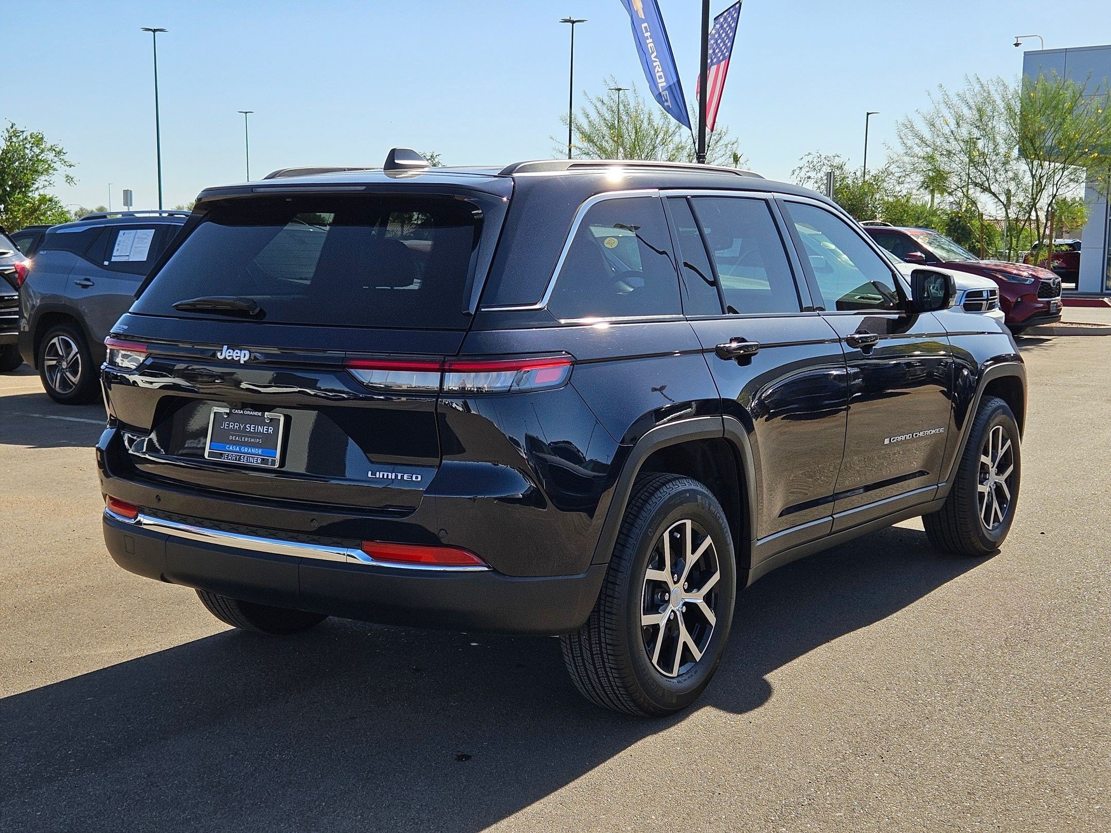 Used 2024 Jeep Grand Cherokee Limited RWD image 5
