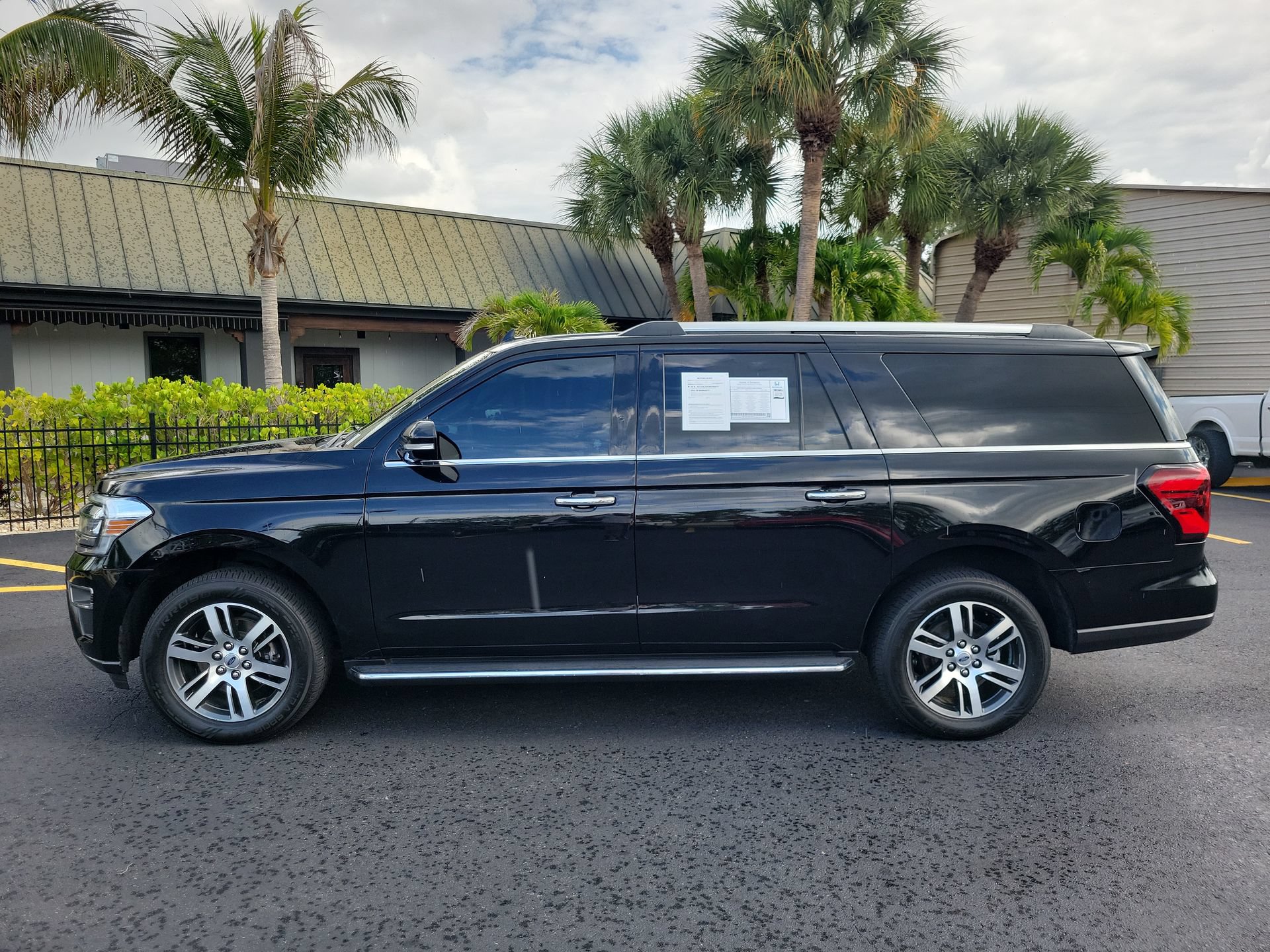 Used 2022 Ford Expedition Max Limited RWD image 9