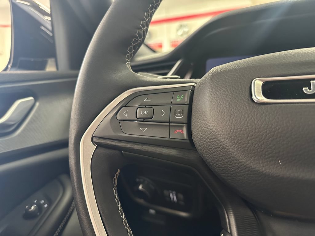 Certified 2023 Jeep Grand Cherokee Altitude AWD/4WD image 17
