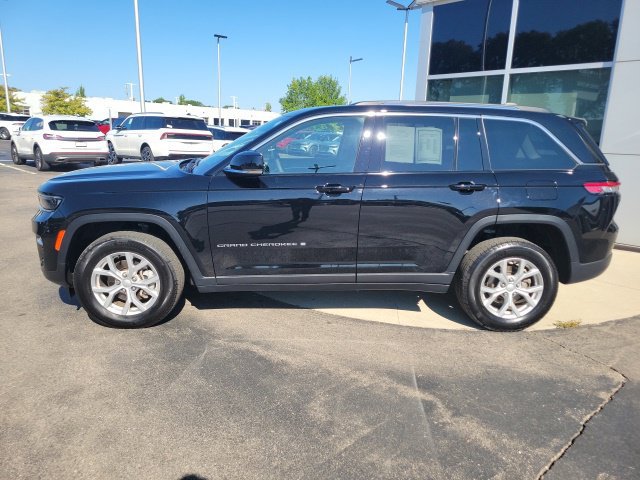 Used 2023 Jeep Grand Cherokee Limited AWD/4WD image 4