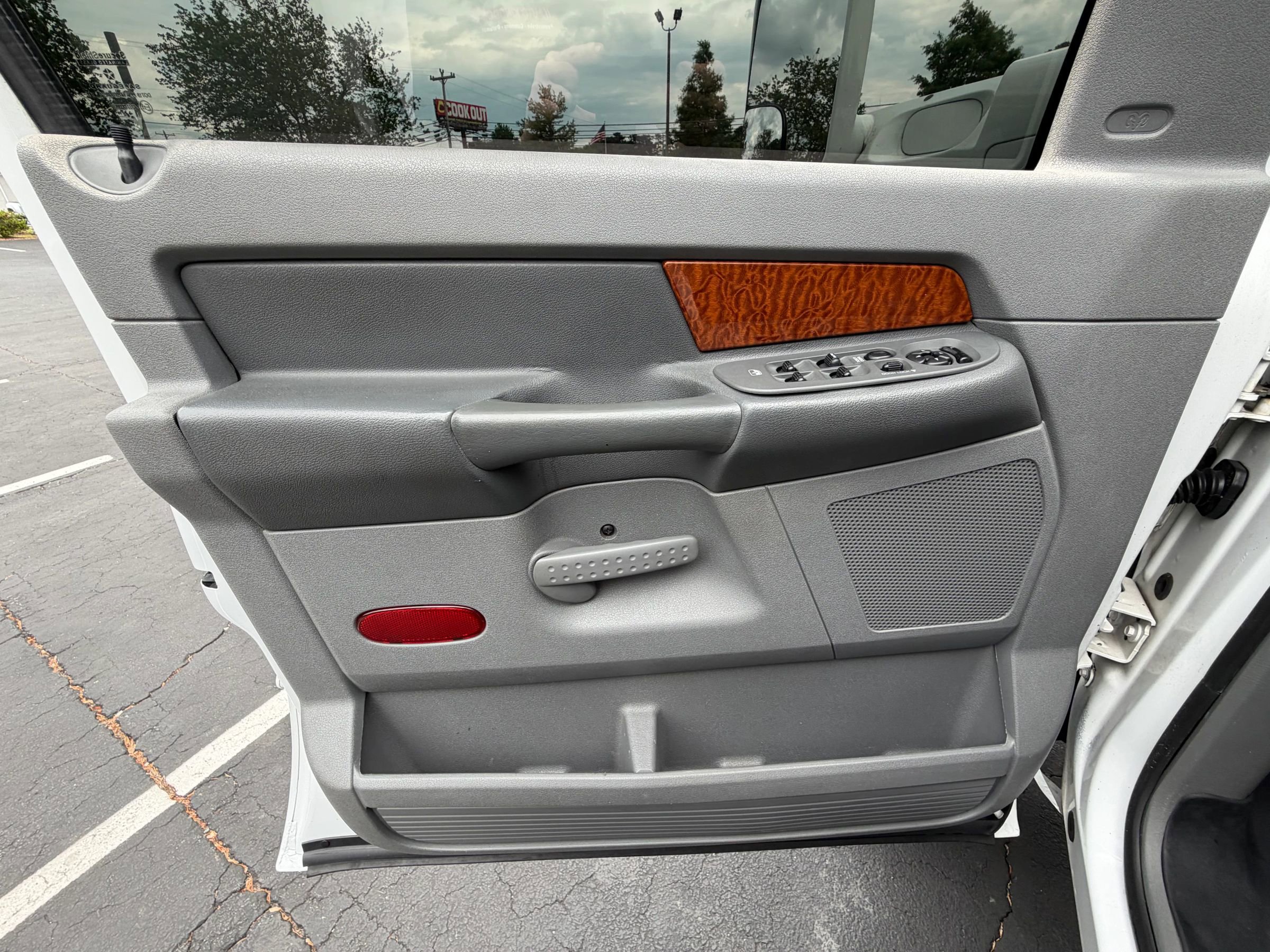 Used 2006 Dodge Ram 2500 Truck SLT AWD/4WD image 16