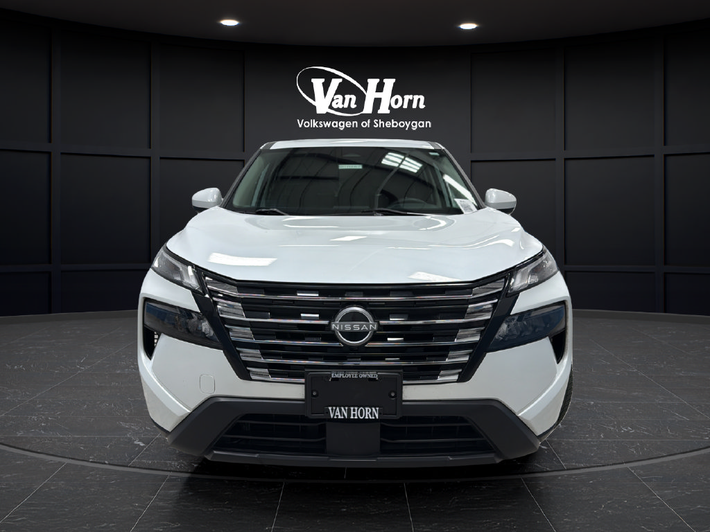 Used 2024 Nissan Rogue SV AWD/4WD image 2