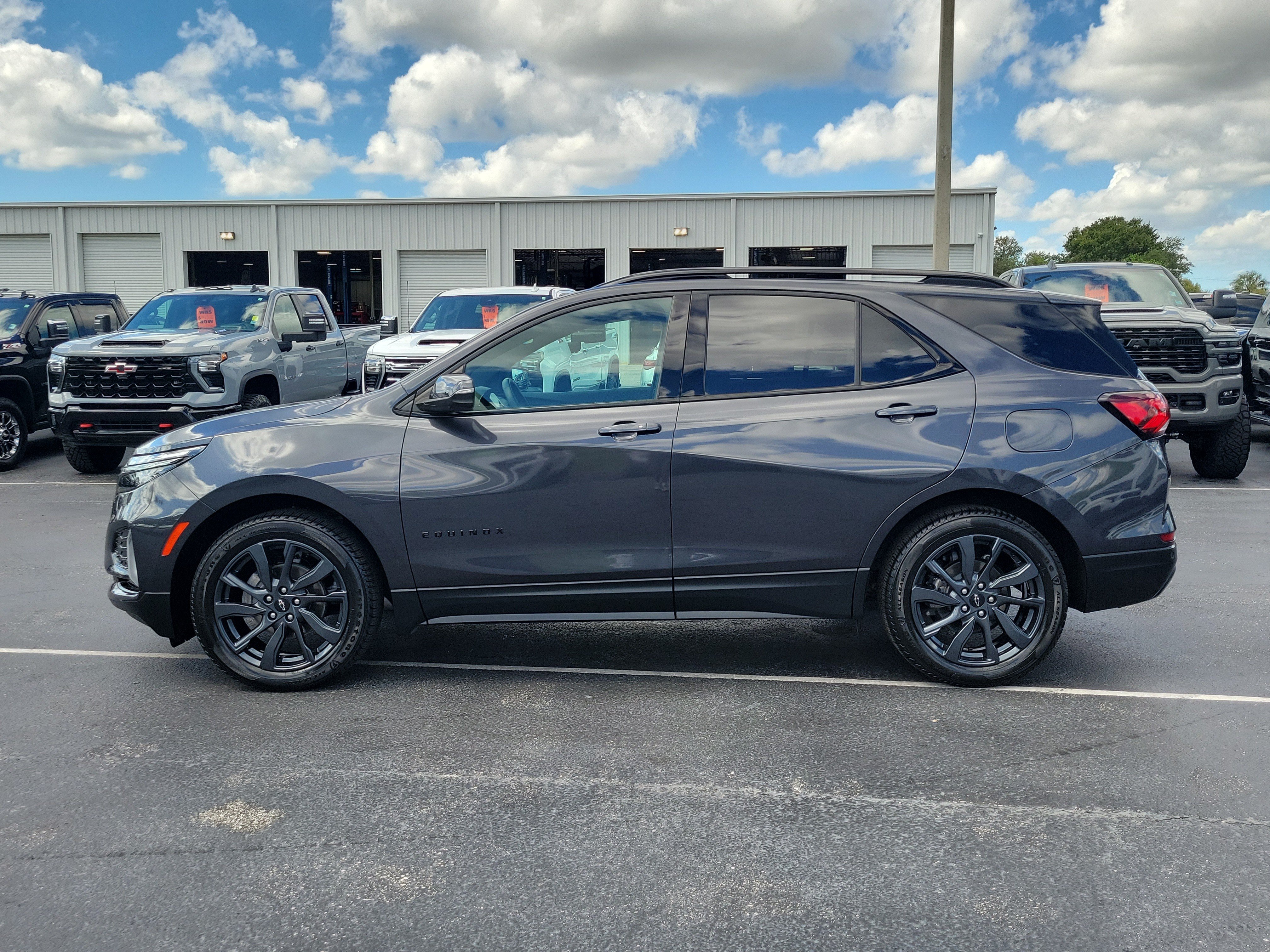 Used 2022 Chevrolet Equinox RS w/ Infotainment Package FWD image 6