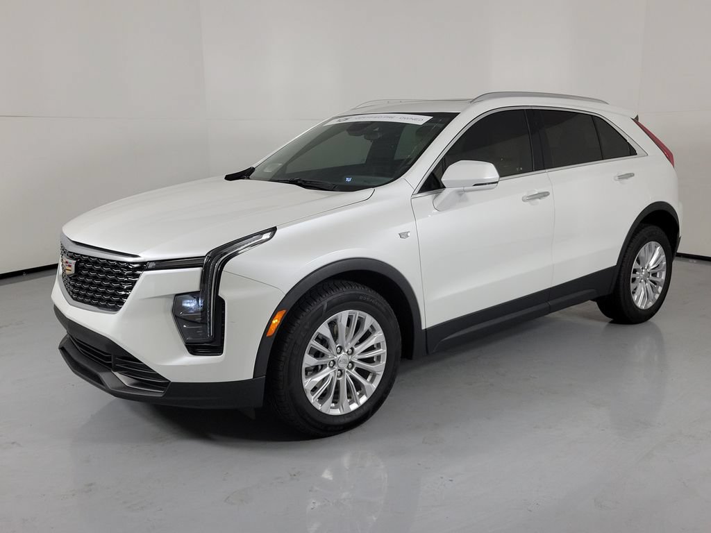 Certified 2024 Cadillac XT4 Luxury w/ Cold Weather Package FWD image 2