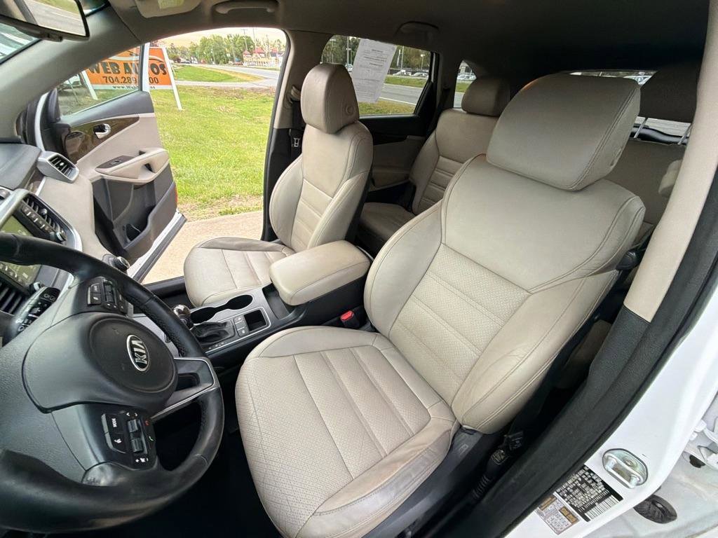 Used 2017 Kia Sorento LX w/ LX Convenience Package image 27