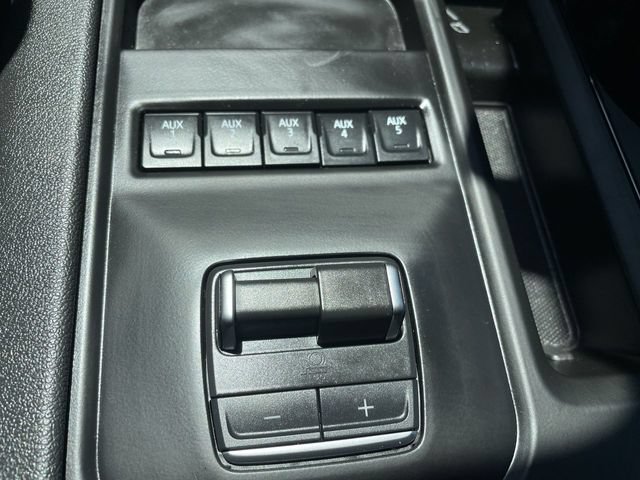 Used 2025 GMC Sierra 2500 AT4 w/ AT4 Premium Plus Package AWD/4WD image 36