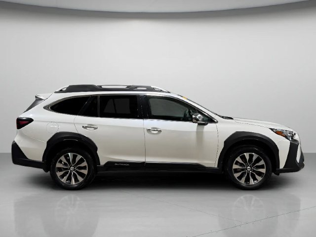 Used 2023 Subaru Outback Touring XT w/ Tech Package 3 AWD/4WD image 2