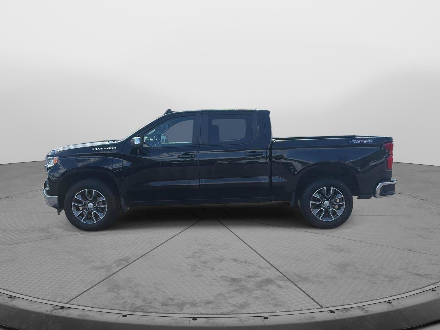 Used 2024 Chevrolet Silverado 1500 LT AWD/4WD image 8