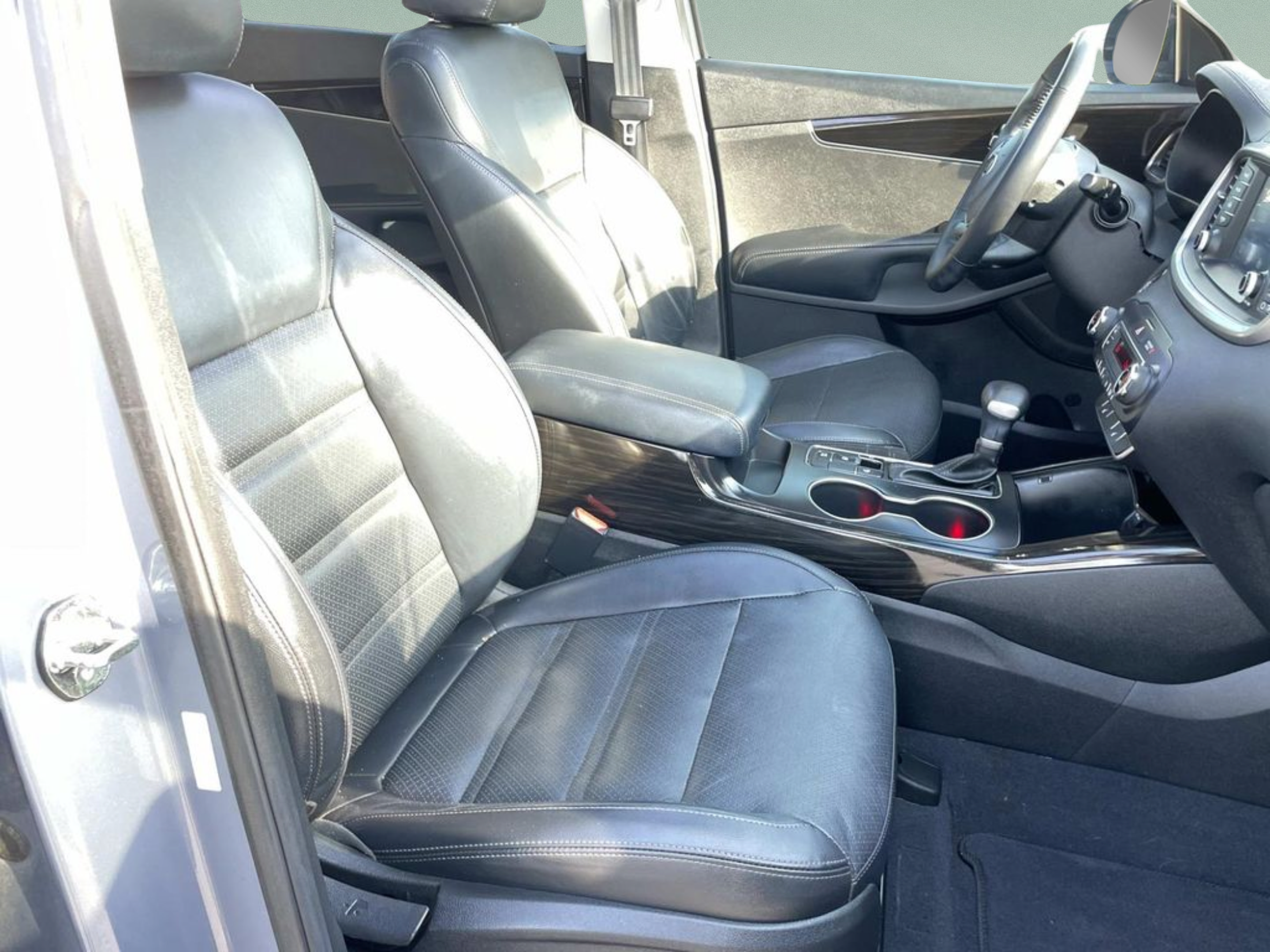 Used 2020 Kia Sorento EX FWD image 19