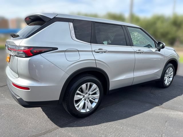 Used 2025 Mitsubishi Outlander ES AWD/4WD image 5