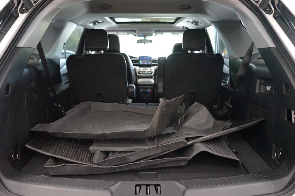 Used 2023 Ford Explorer XLT w/ Equipment Group 202A AWD/4WD image 52