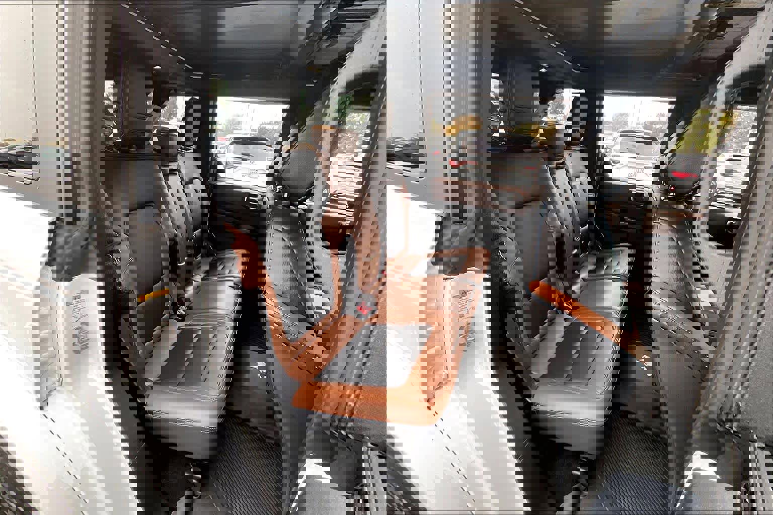 Used 2024 Ford Bronco Outer Banks image 28