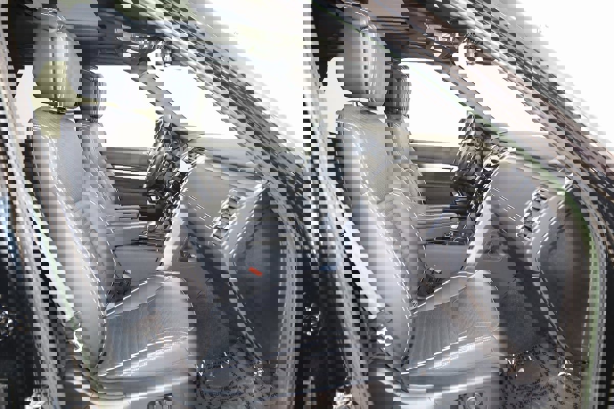 Used 2023 Land Rover Discovery S R-Dynamic image 13