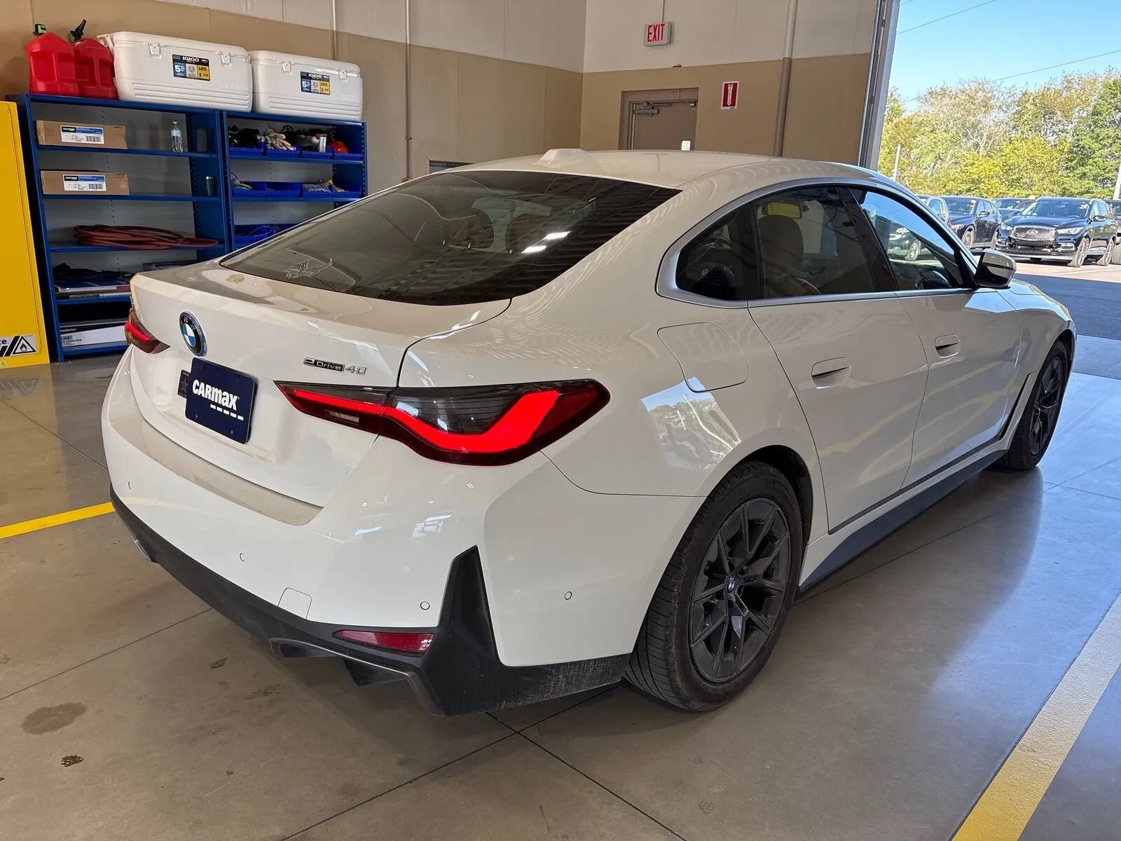 Used 2022 BMW i4 eDrive40 RWD image 2