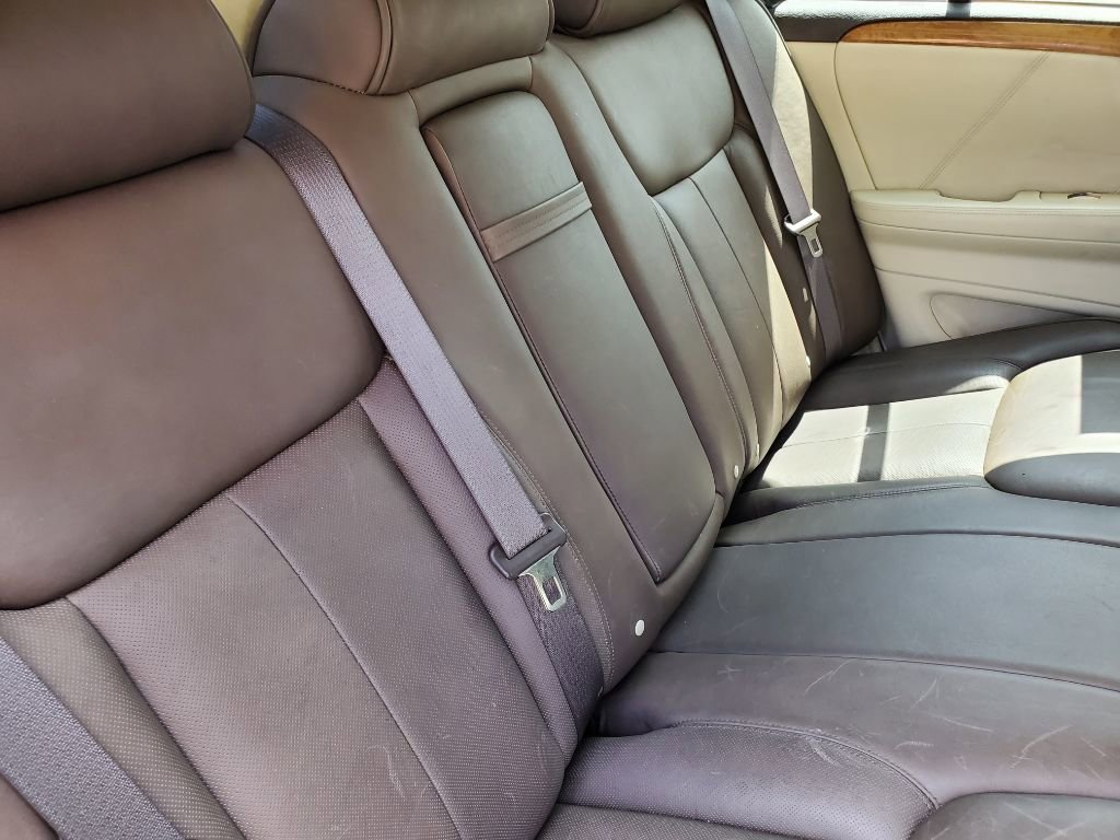 Used 2010 Cadillac DTS Platinum image 37