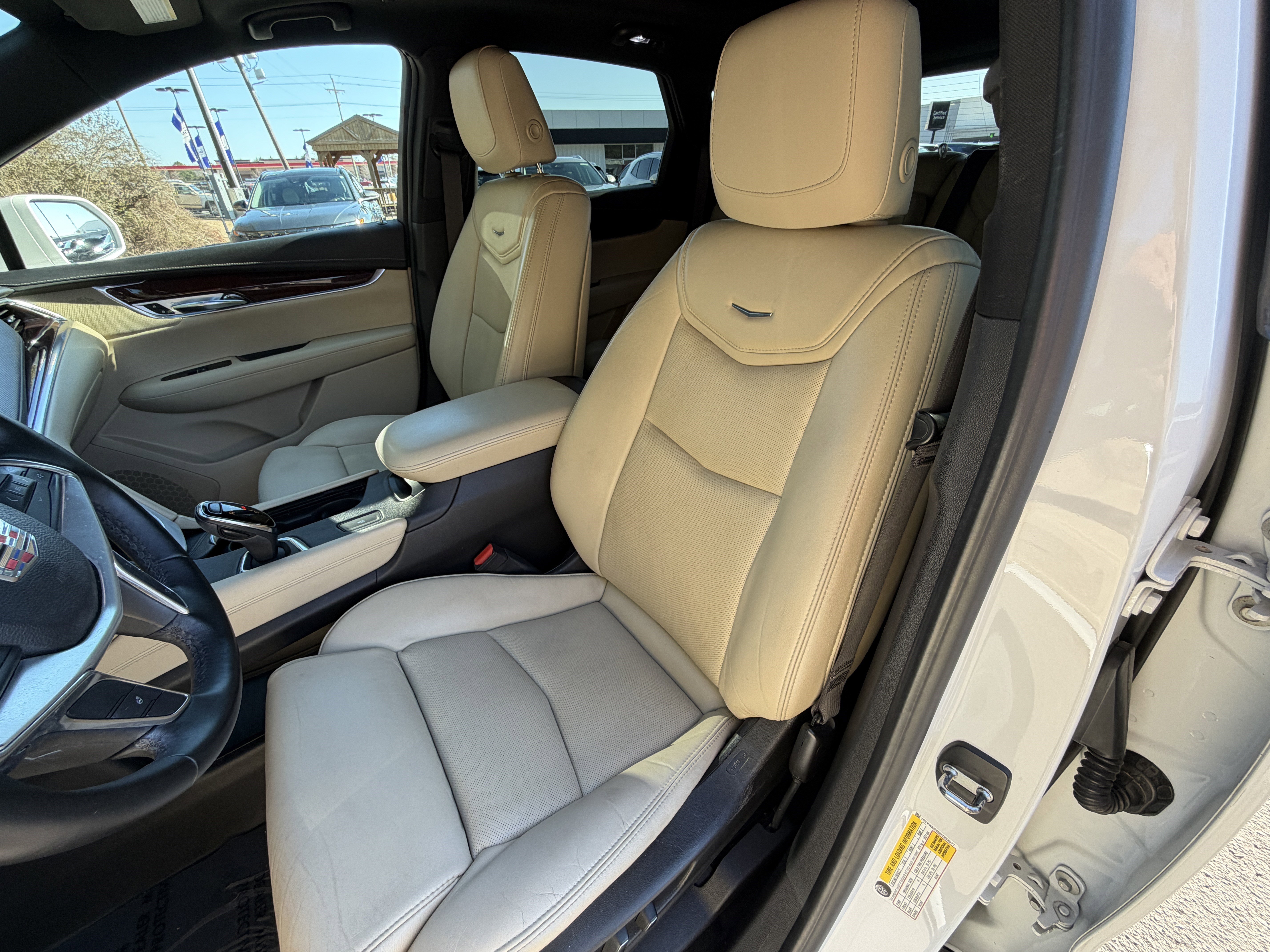 Used 2017 Cadillac XT5 Luxury w/ LPO, Wheel Lock Package image 17