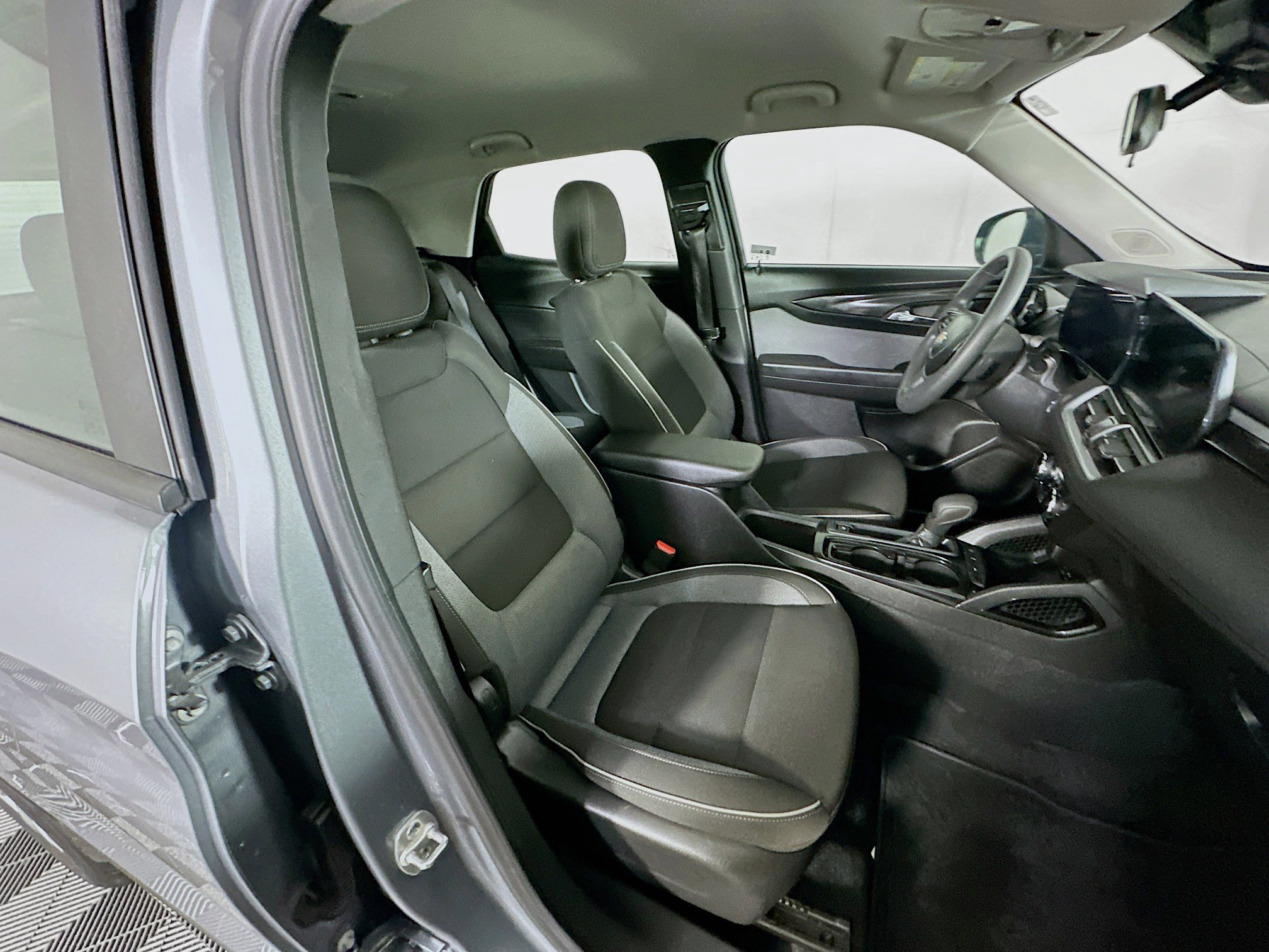 Used 2024 Chevrolet TrailBlazer LS image 29