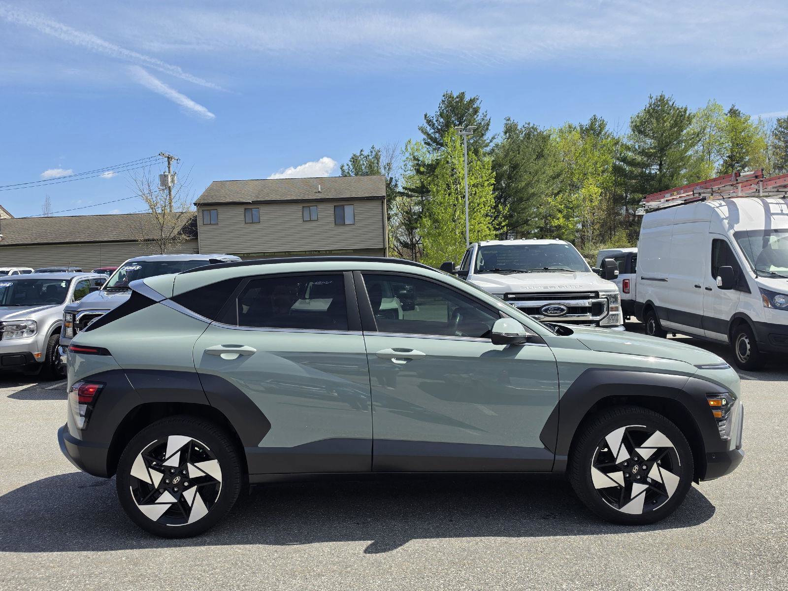 Used 2025 Hyundai Kona Limited AWD/4WD image 2