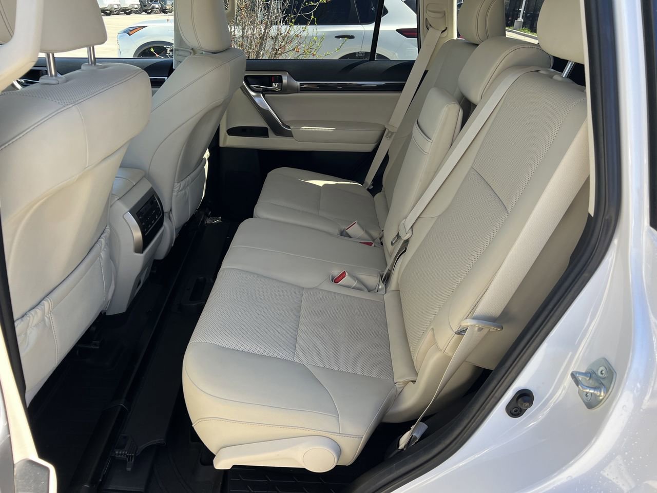 Used 2022 Lexus GX 460 Premium w/ Premium Package image 26