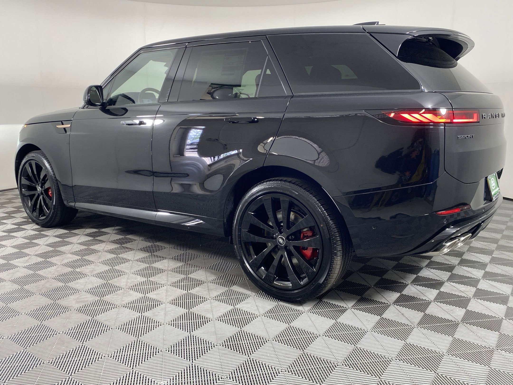 New 2025 Land Rover Range Rover Sport Dynamic SE image 3