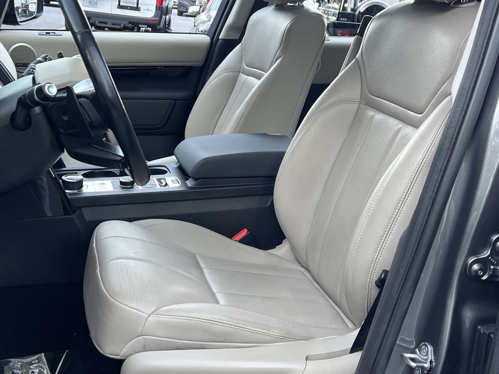 Used 2019 Land Rover Discovery SE AWD/4WD image 18