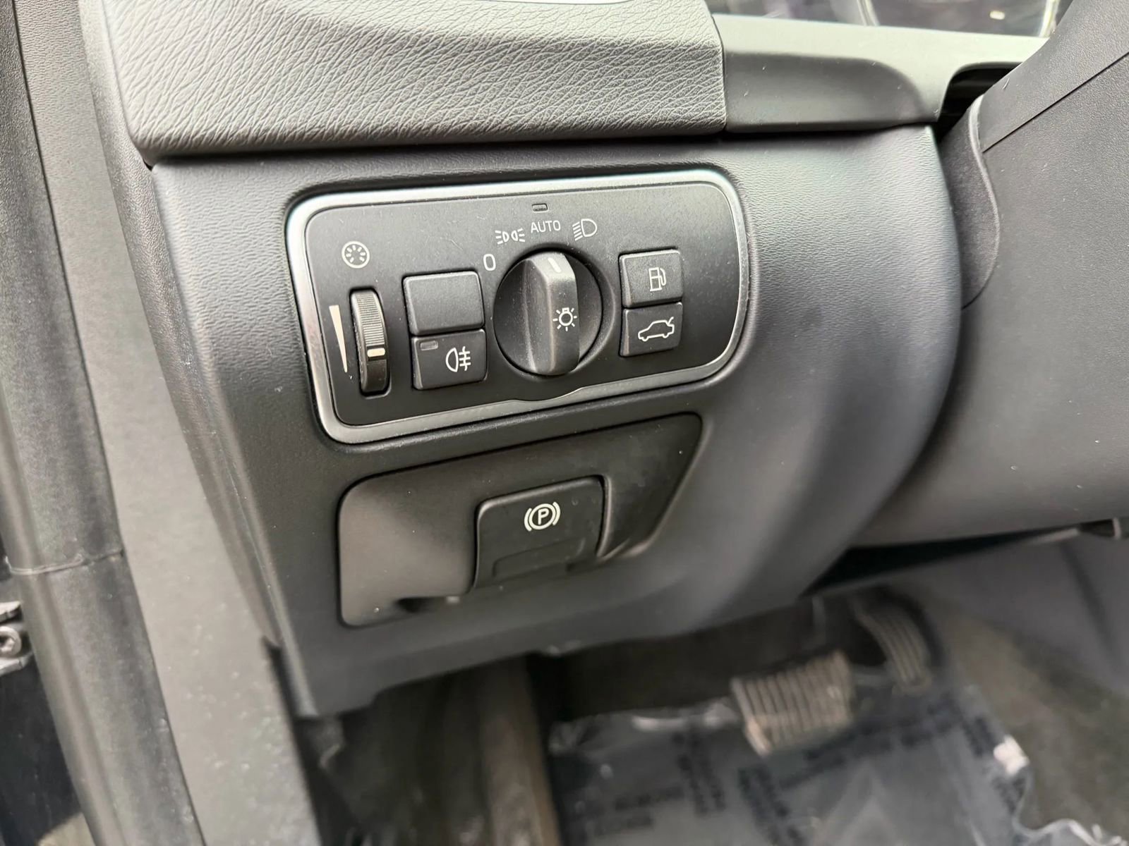 Used 2017 Volvo S60 T5 Inscription image 27