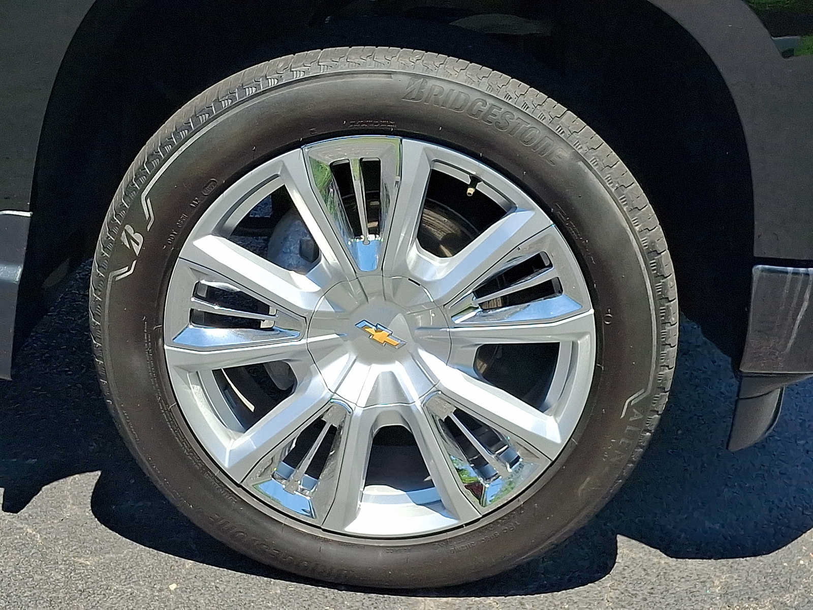 Used 2023 Chevrolet Silverado 1500 High Country w/ High Country Premium Package AWD/4WD image 8