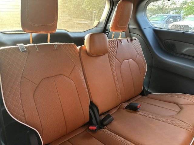 New 2026 Chrysler Pacifica Pinnacle image 16