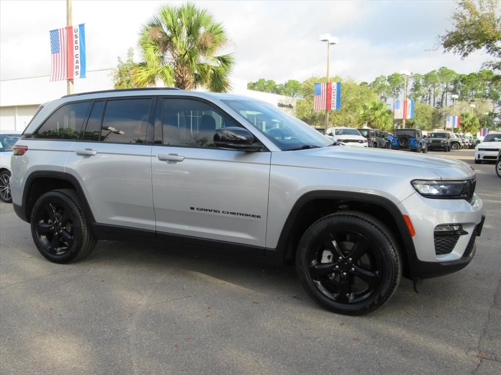 Certified 2024 Jeep Grand Cherokee Limited w/ Black Appearance Package image 2