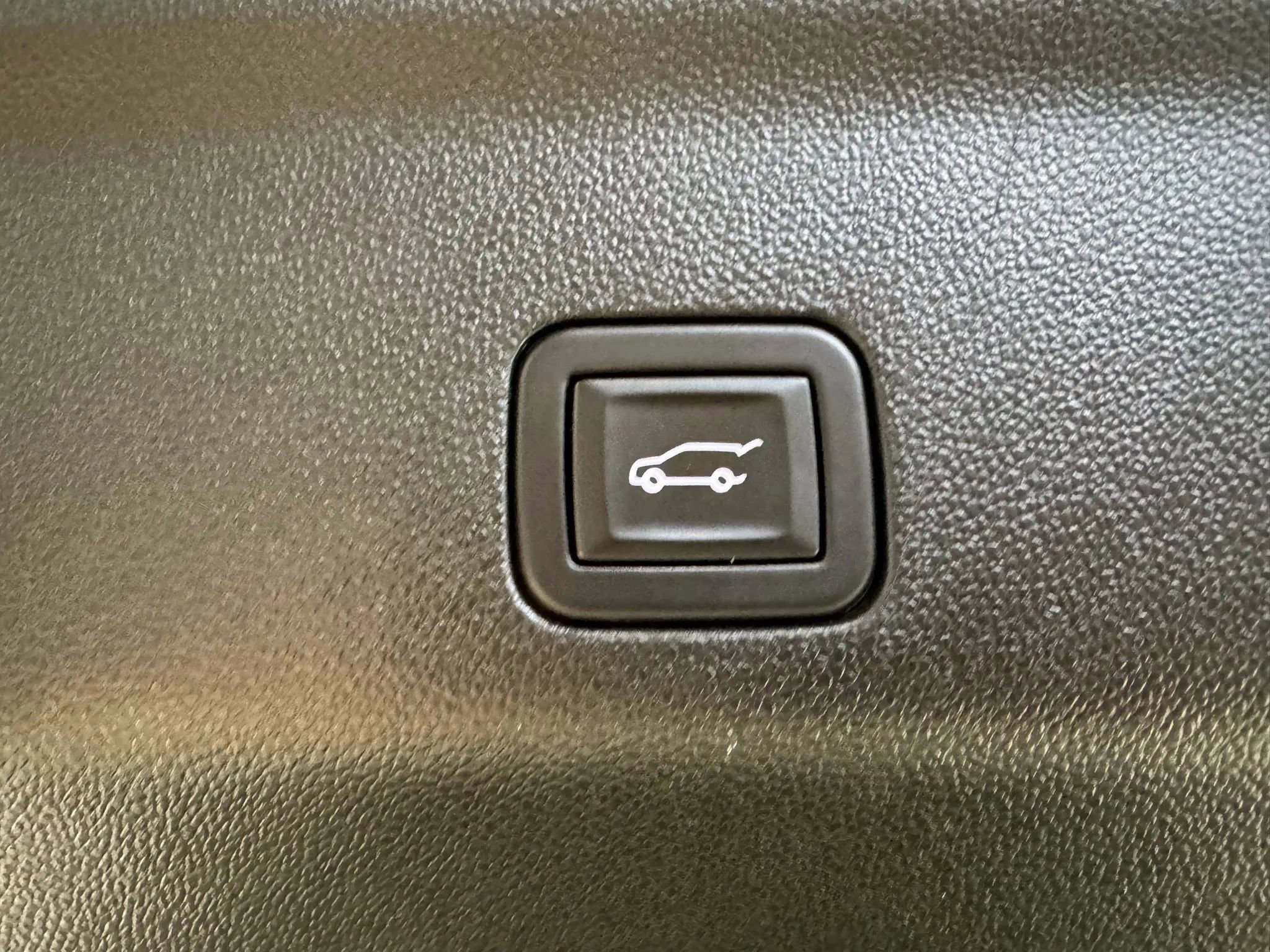 Used 2023 GMC Yukon XL Denali image 33