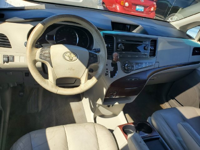 Used 2011 Toyota Sienna XLE FWD image 9