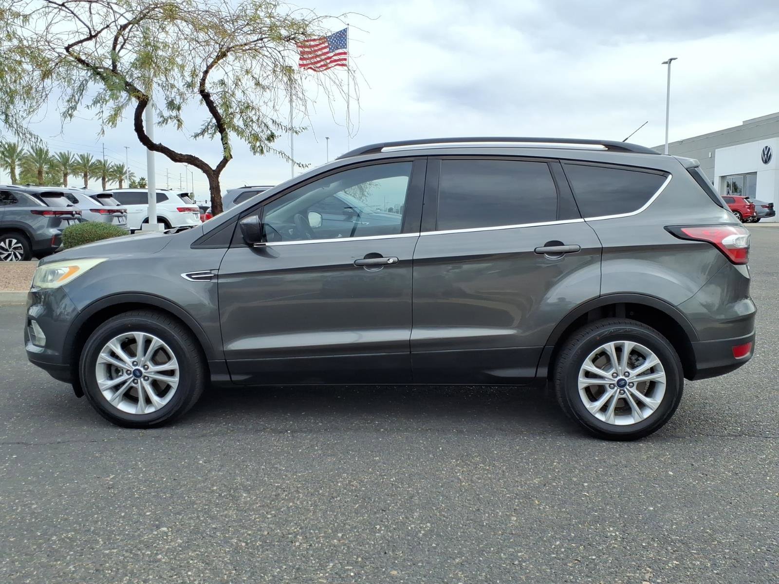 Used 2017 Ford Escape SE w/ Equipment Group 201A image 4