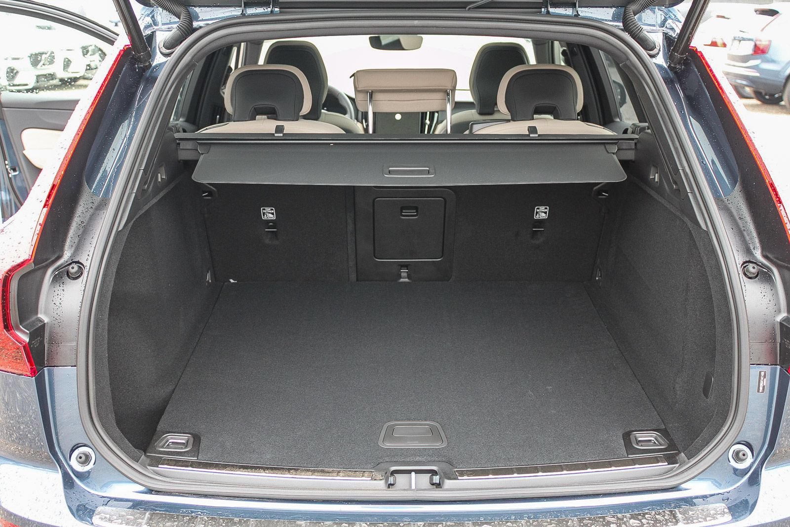 New 2026 Volvo XC60 B5 Plus w/ Climate Package PRO AWD/4WD image 13