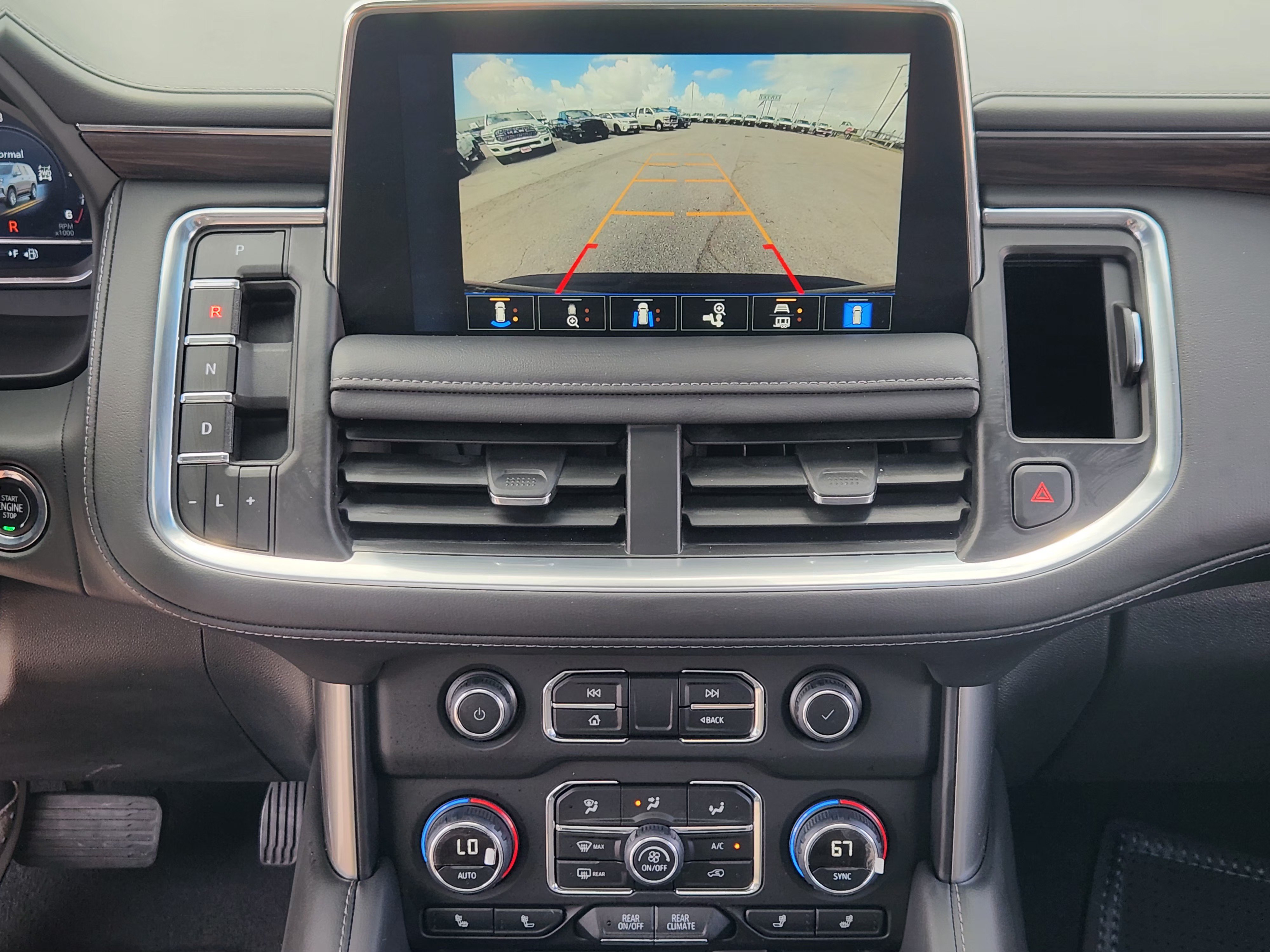 Used 2023 Chevrolet Tahoe Z71 w/ Luxury Package AWD/4WD image 19