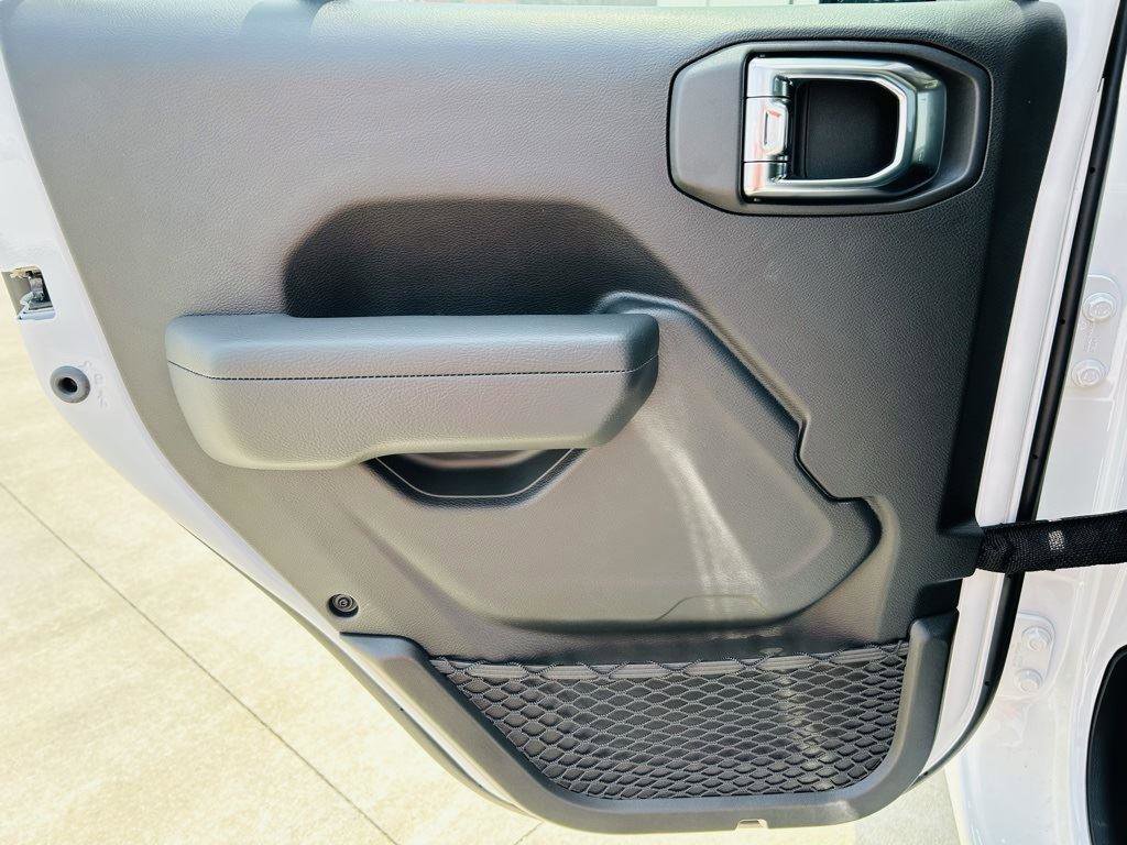 New 2025 Jeep Gladiator Sport image 25