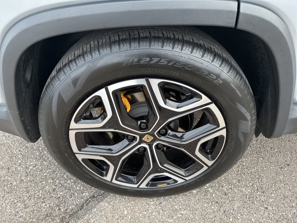 Used 2023 Rivian R1S Adventure image 10