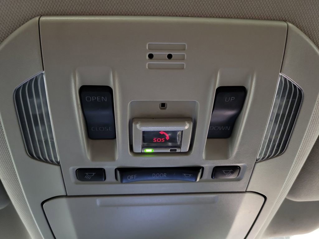 Used 2021 Toyota Highlander Limited image 21