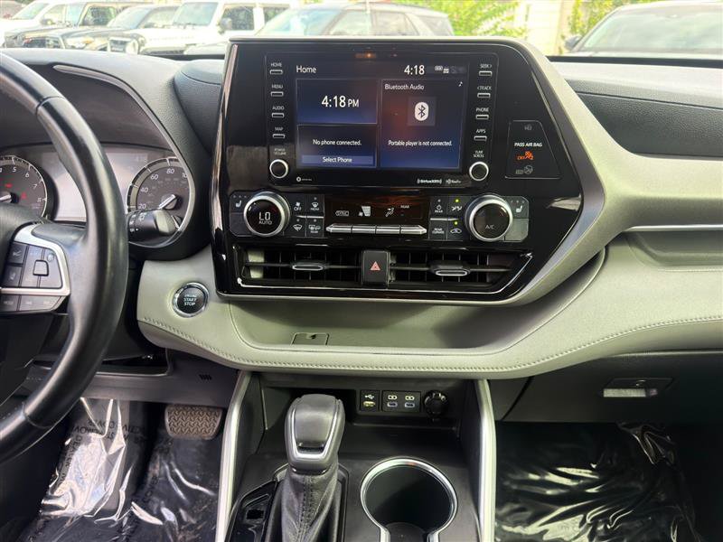 Used 2022 Toyota Highlander XLE AWD/4WD image 18