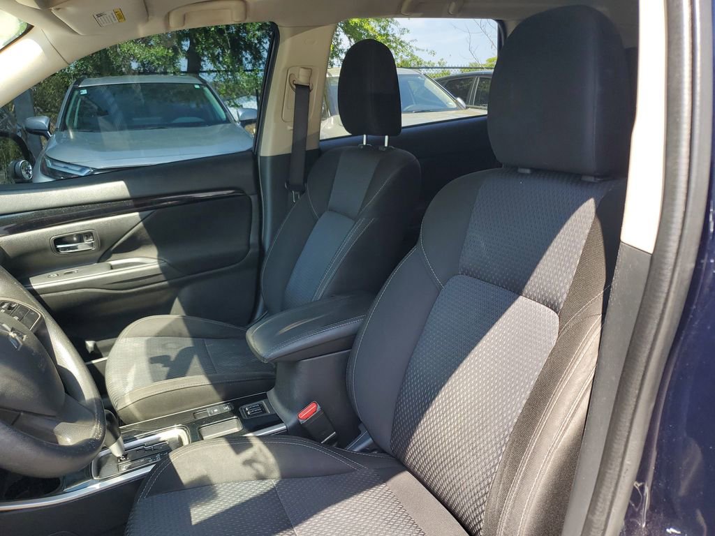 Used 2020 Mitsubishi Outlander ES FWD image 23