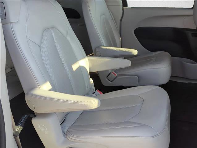 Used 2021 Chrysler Voyager Lxi image 25