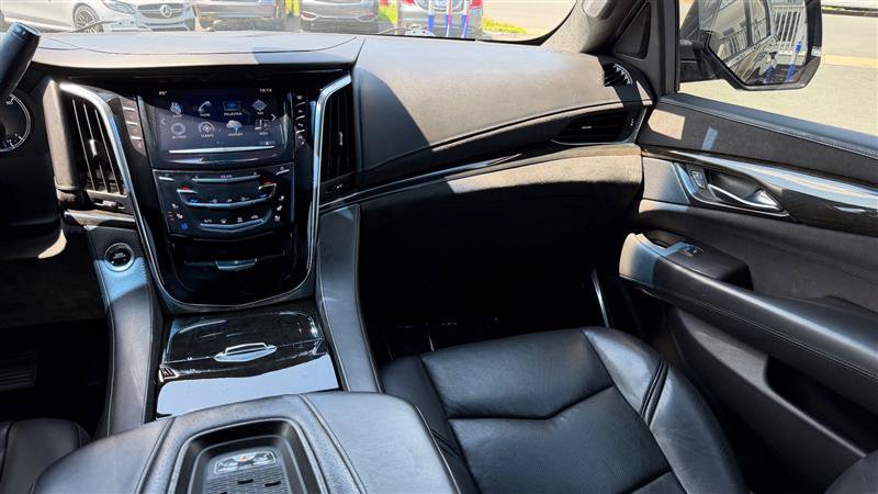 Used 2017 Cadillac Escalade Platinum AWD/4WD image 19
