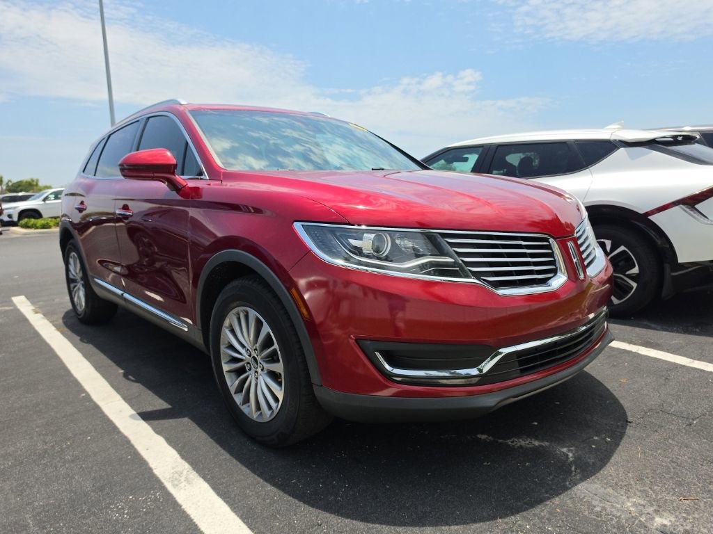 Used 2016 Lincoln MKX Select w/ Select Plus Package AWD/4WD image 2